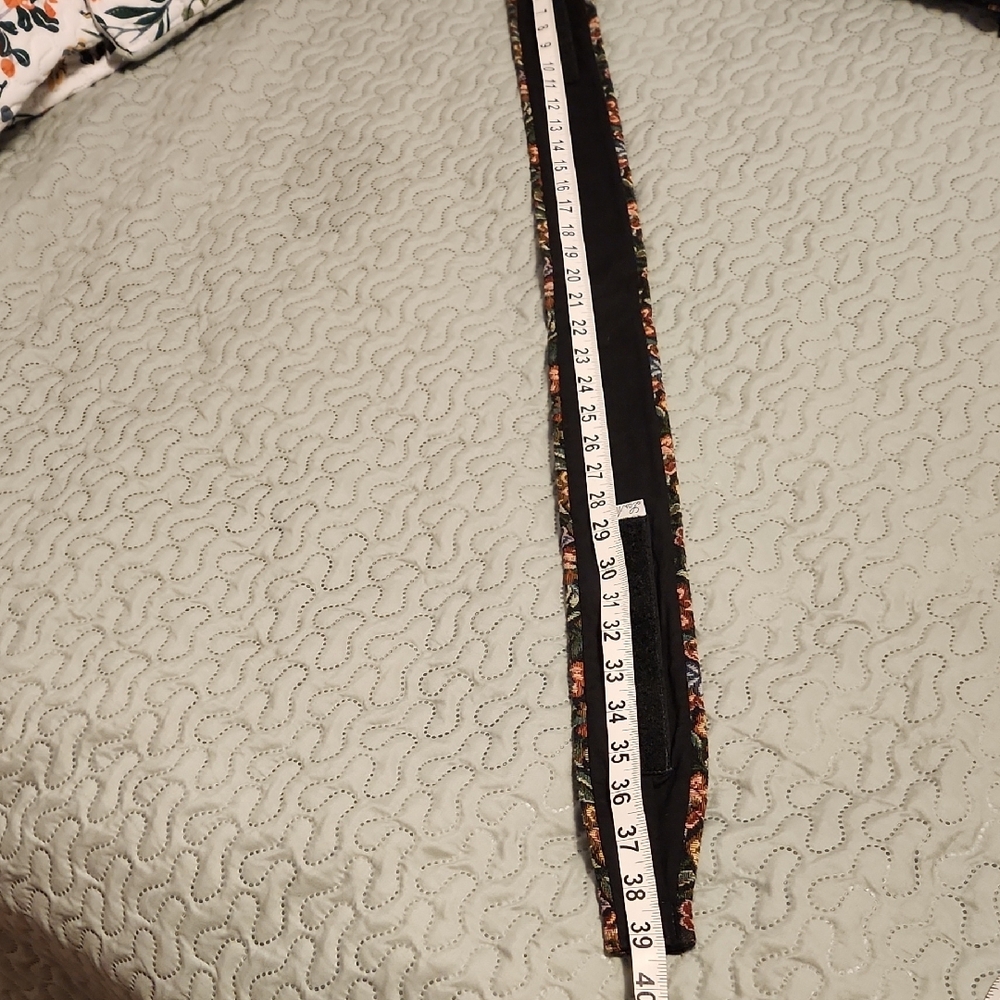 Floral Embroidered Cross Velcro Belt - Picture 7 of 10